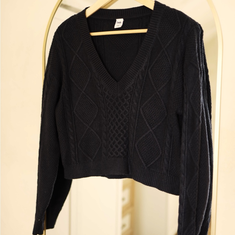Navy V-Neck Cropped Cable Knit Sweater